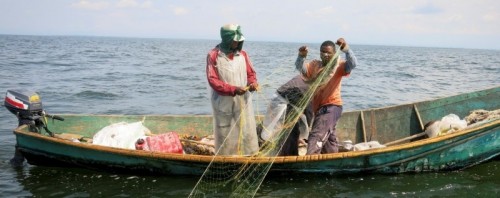 Afrikaanse vissers op een bootje