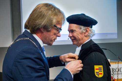 Burgemeester Marc Witteman benoemd prof. dr. Fred Lachotzki tot officier in de Orde van Oranje-Nassau