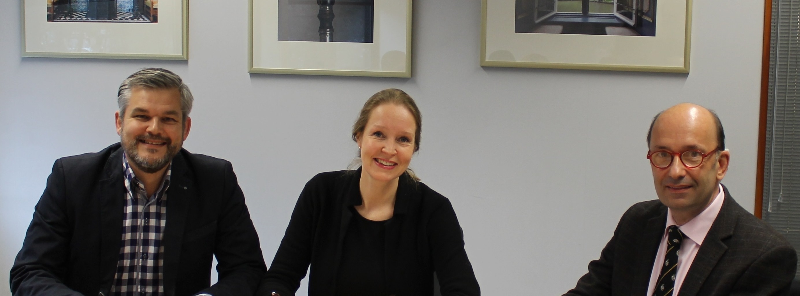 ondertekening overeenkomst Brenda Westra Opinieprijs 
