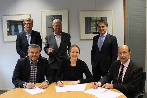 ondertekening overeenkomst Brenda Westra Opinieprijs 2 web