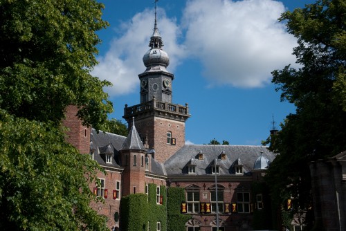 -content-presspage-com-uploads-865-500_nyenrode_kasteel-jpg