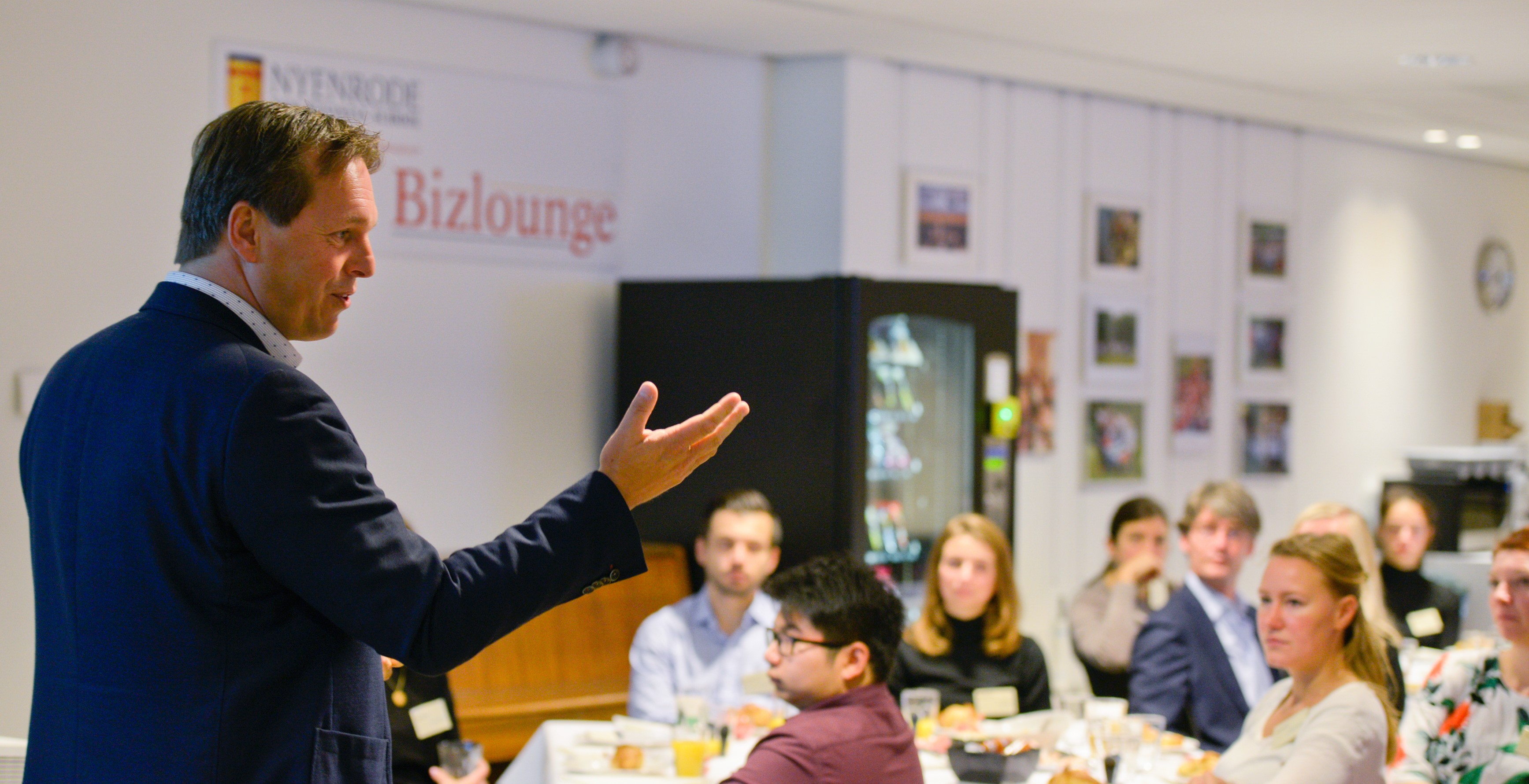 Nyenrode Breakfast Session WakaWaka Nyenrode Breakfast Session WakaWaka