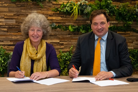 Ondertekening BUas Nyenrode-5