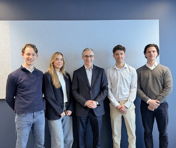 Roy Jakobs met de studenten van Ondernemend Nyenrode